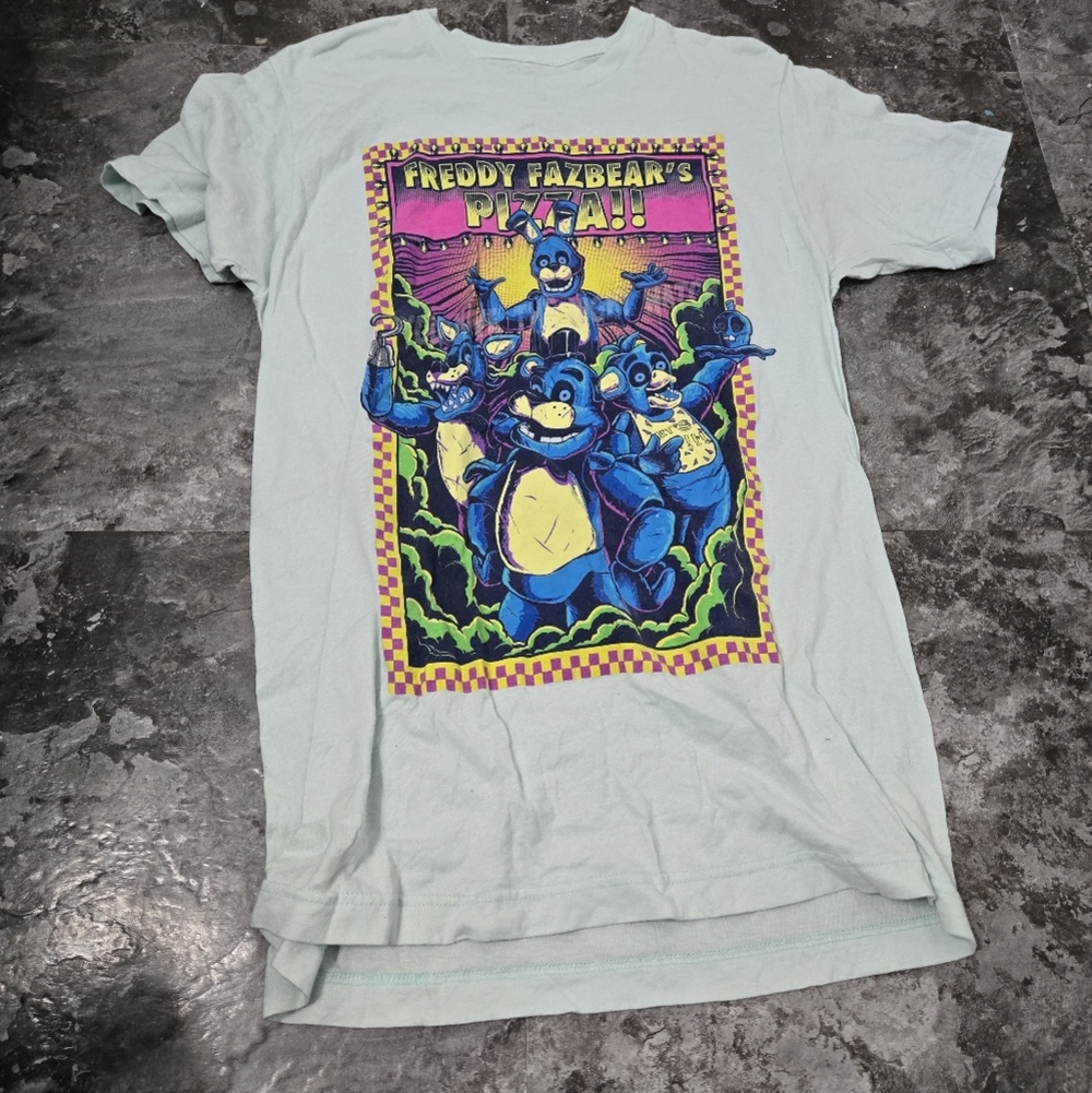 Freddy Fazbear's Pizza Light Blue Graphic T-Shirt Mens Size Medium